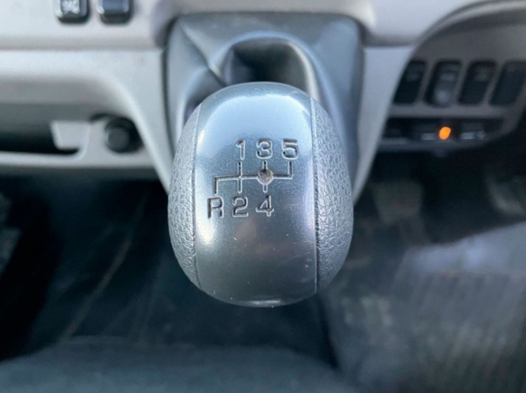 ＭＴ5速です。|三菱 キャンター 2RG-FEAV0(2WD)の写真20