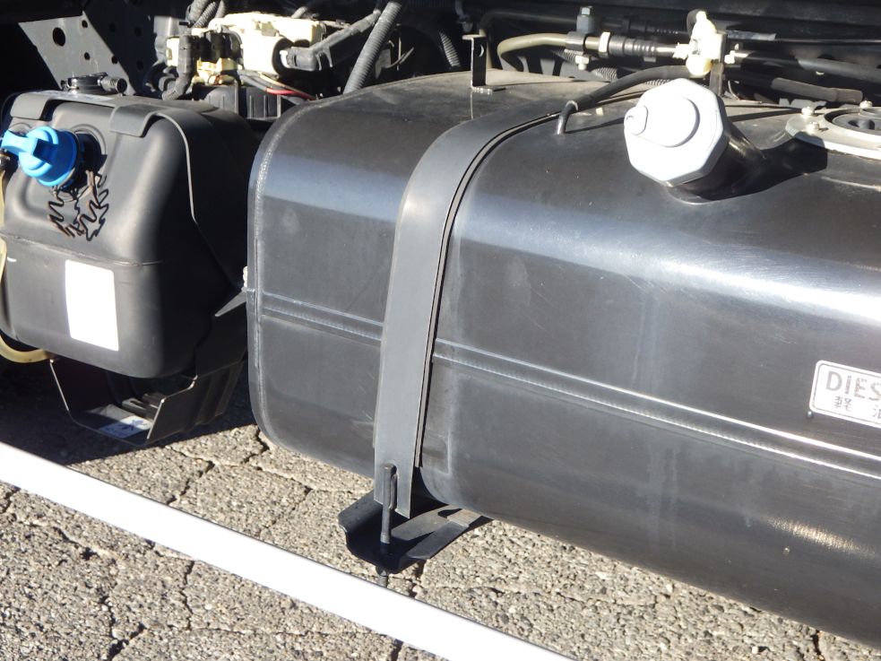 燃料タンクのステーに曲がりがあります。|三菱 キャンター 2RG-FEAV0(2WD)の写真28