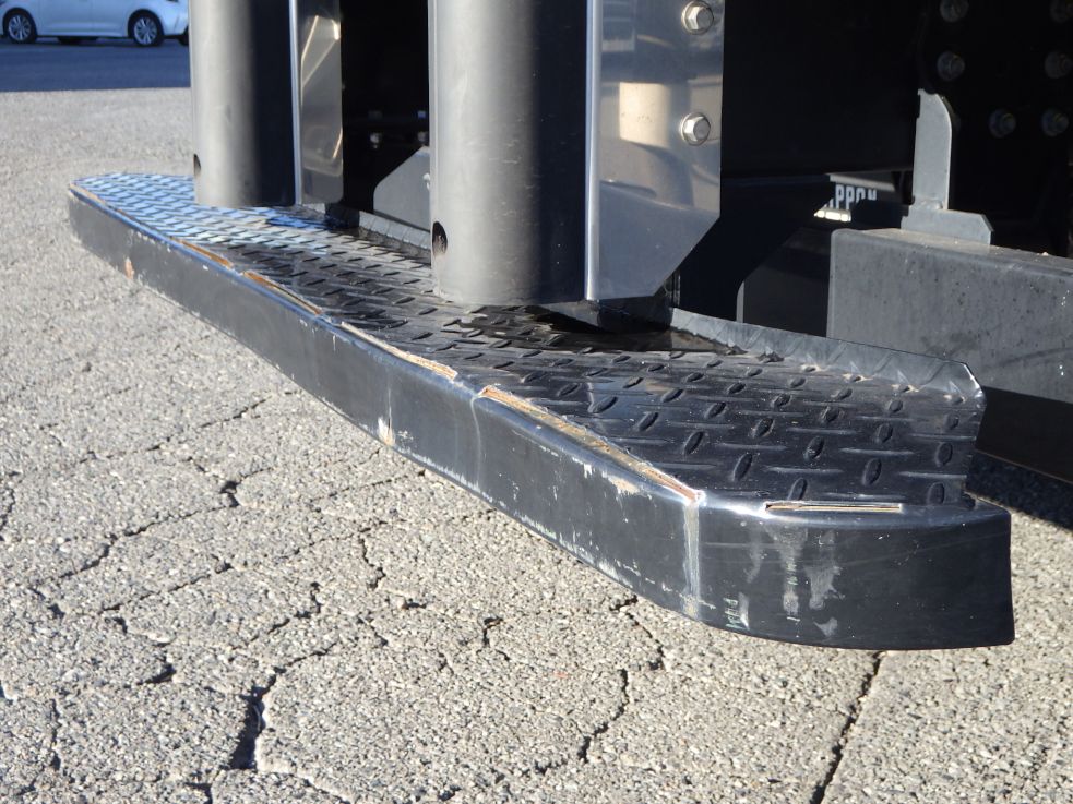 リヤステップにキズ・サビ・曲がりがあります。|三菱 キャンター 2RG-FEAV0(2WD)の写真32