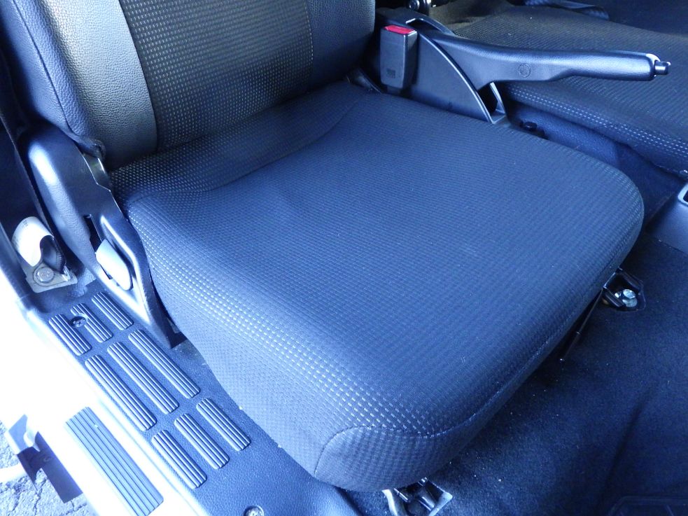 運転席座面にヘタリがあります。|三菱 キャンター 2RG-FEAV0(2WD)の写真33