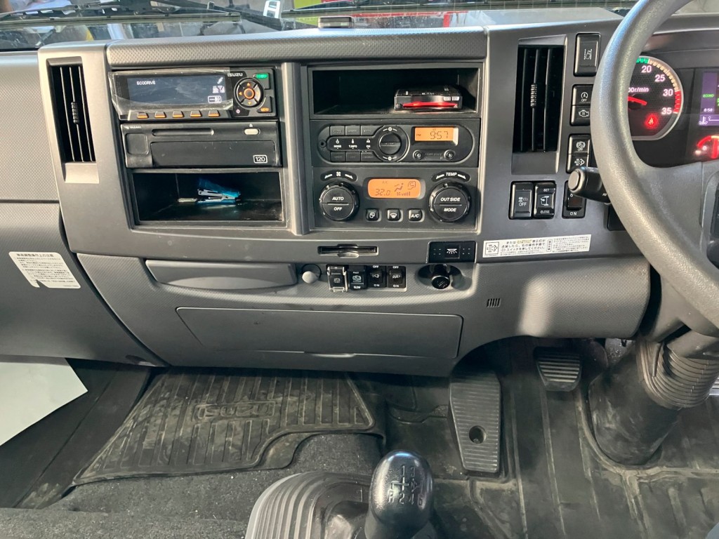 パネル周りの状態です。|いすゞ フォワード 2RG-FRR90T2(2WD)の写真20