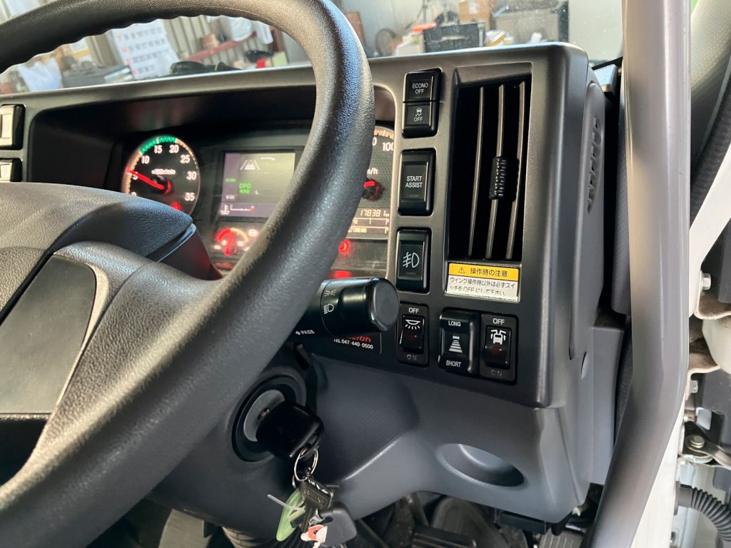 スイッチ類です。|いすゞ フォワード 2RG-FRR90T2(2WD)の写真22