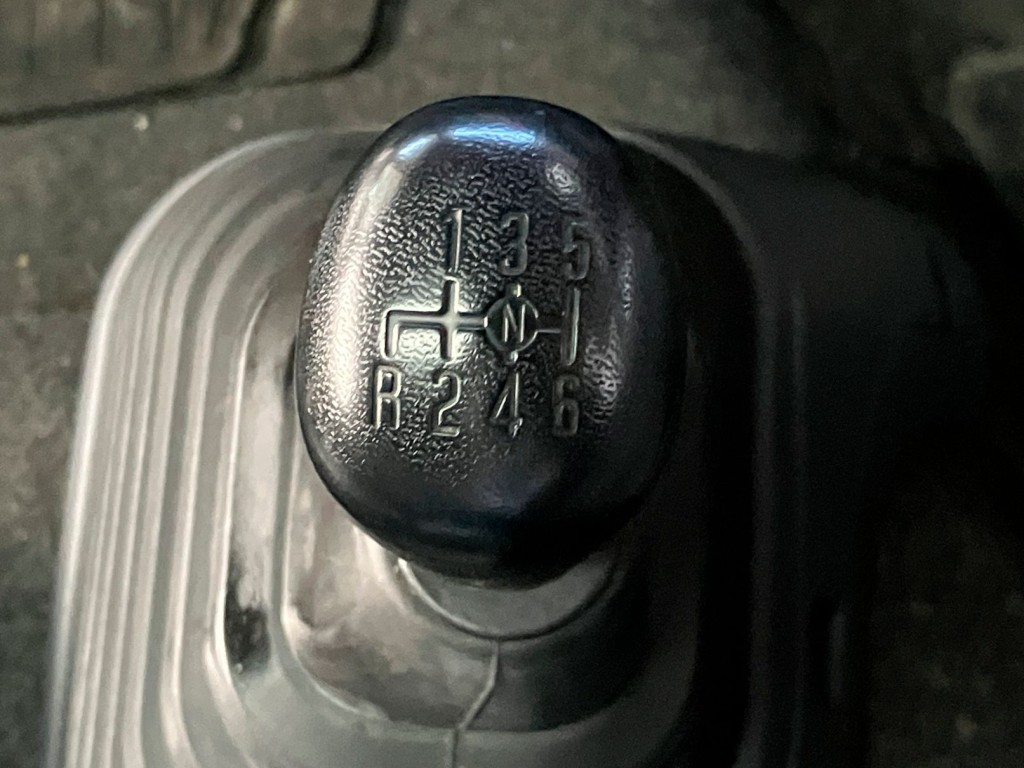 6速マニュアルです。|いすゞ フォワード 2RG-FRR90T2(2WD)の写真27
