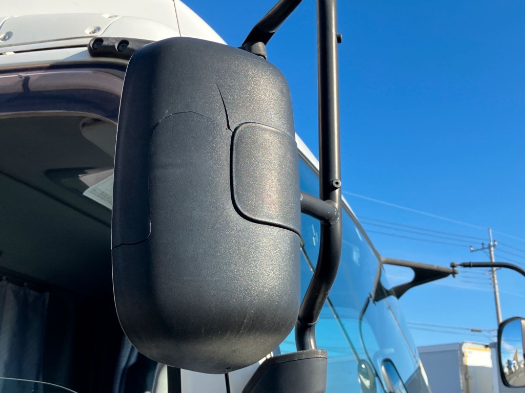 右ミラーカバーに割れがあります。|いすゞ フォワード 2RG-FRR90T2(2WD)の写真34