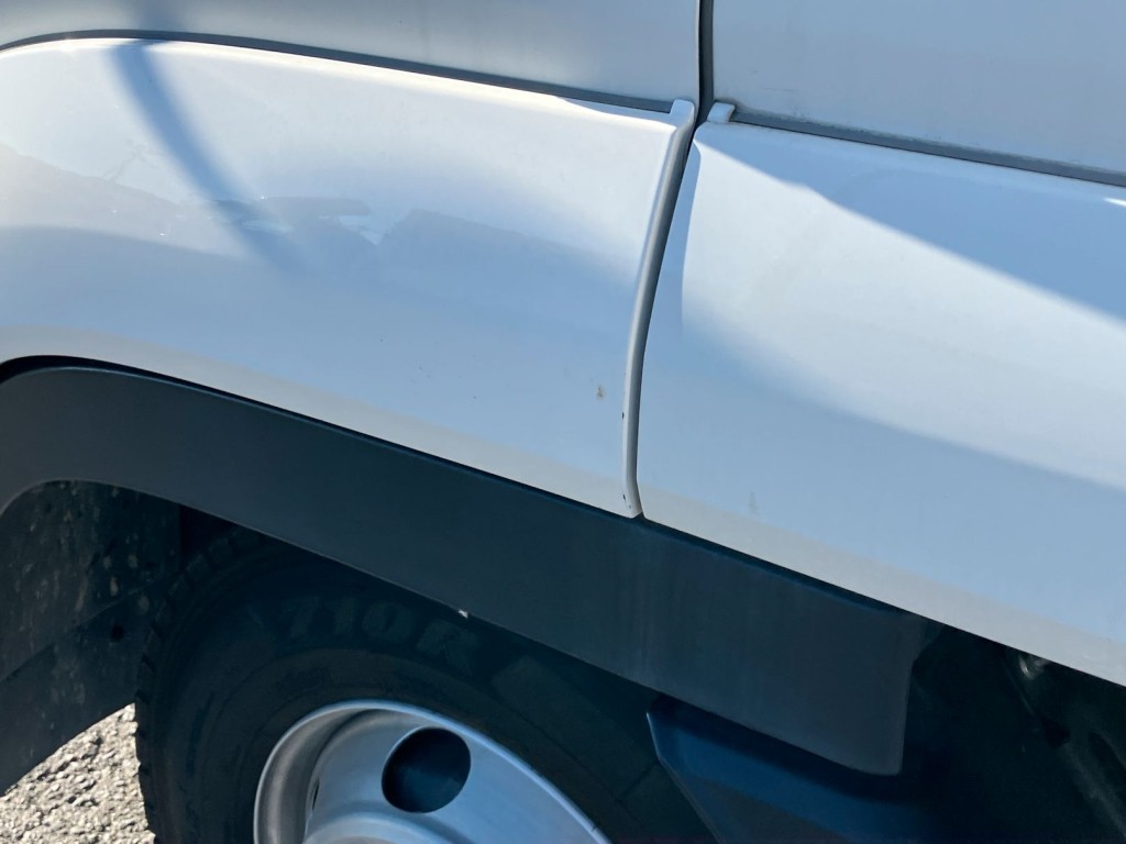 助手席側ドア端に小傷があります。|いすゞ フォワード 2RG-FRR90T2(2WD)の写真36