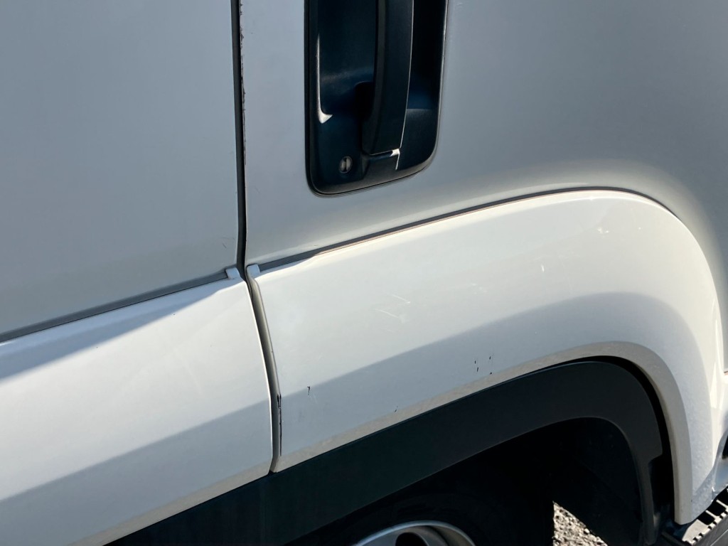 運転席側ドア端に小傷がります。|いすゞ フォワード 2RG-FRR90T2(2WD)の写真37