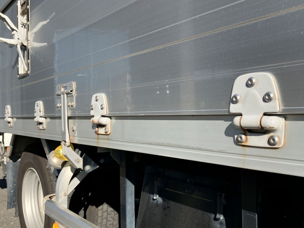 運転席側アオリ中央付近に擦れキズがあります。|いすゞ フォワード 2RG-FRR90T2(2WD)の写真40