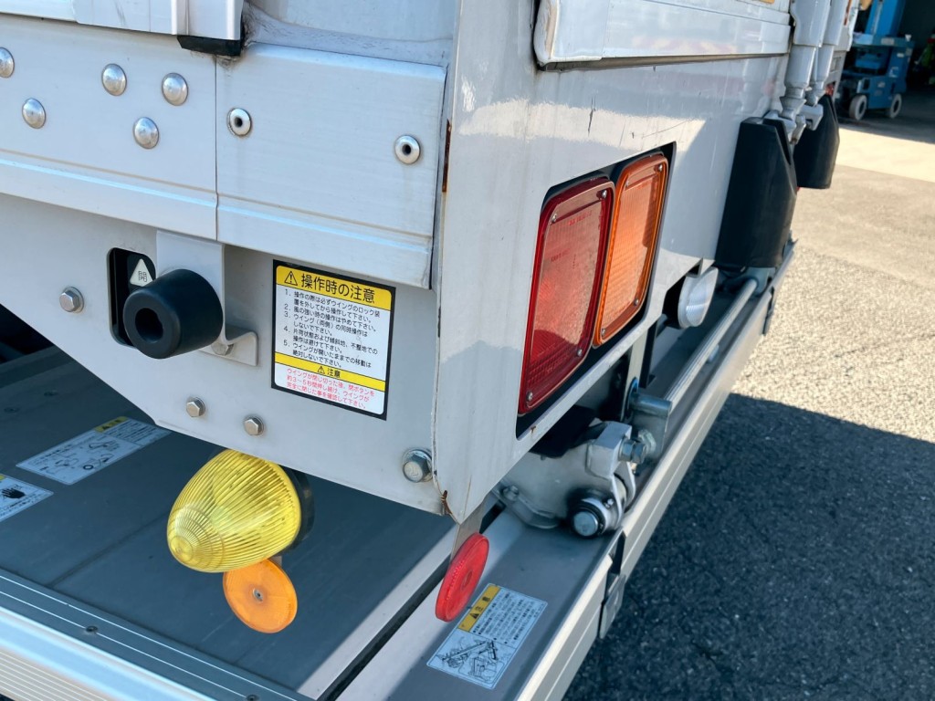 助手席ボデー後方に少し曲がり・サビがあります。|いすゞ フォワード 2RG-FRR90T2(2WD)の写真48