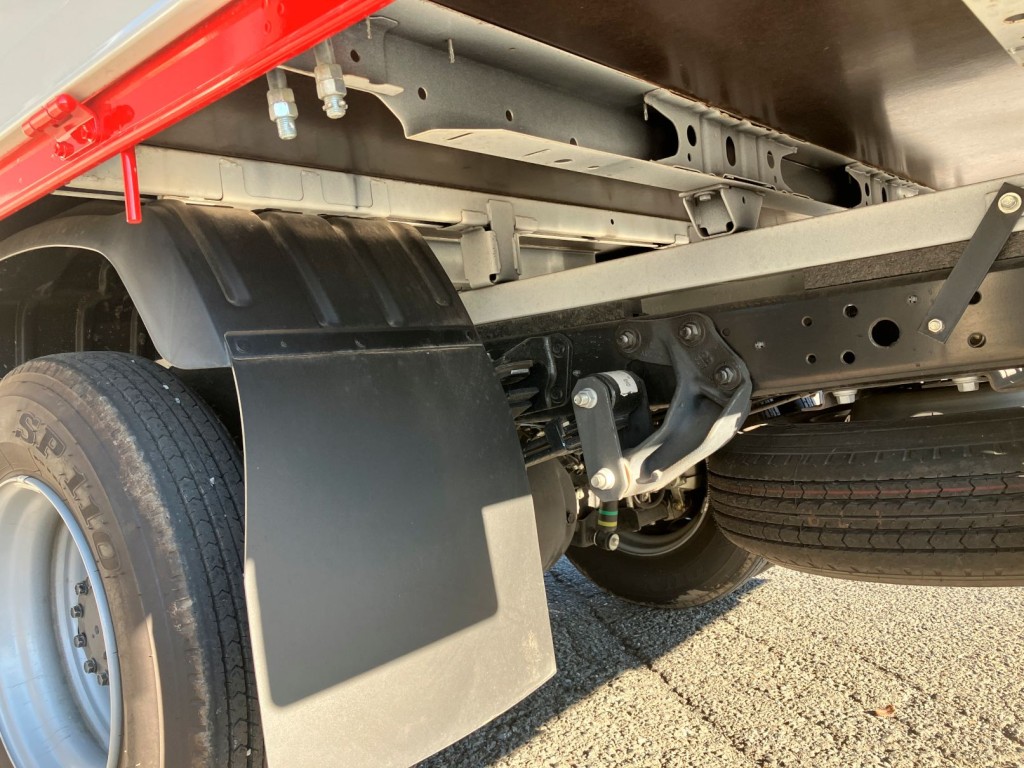 シャシとネタの状態です。ネタは鉄製です|日野 デュトロ 2RG-XZU712M(2WD)の写真6