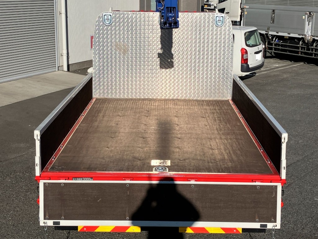 床は板張りです。|日野 デュトロ 2RG-XZU712M(2WD)の写真9