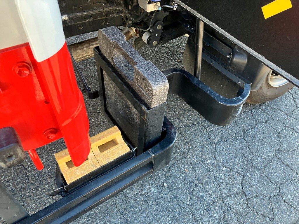 アウトリガーベース・収納付きです。|日野 デュトロ 2RG-XZU712M(2WD)の写真20