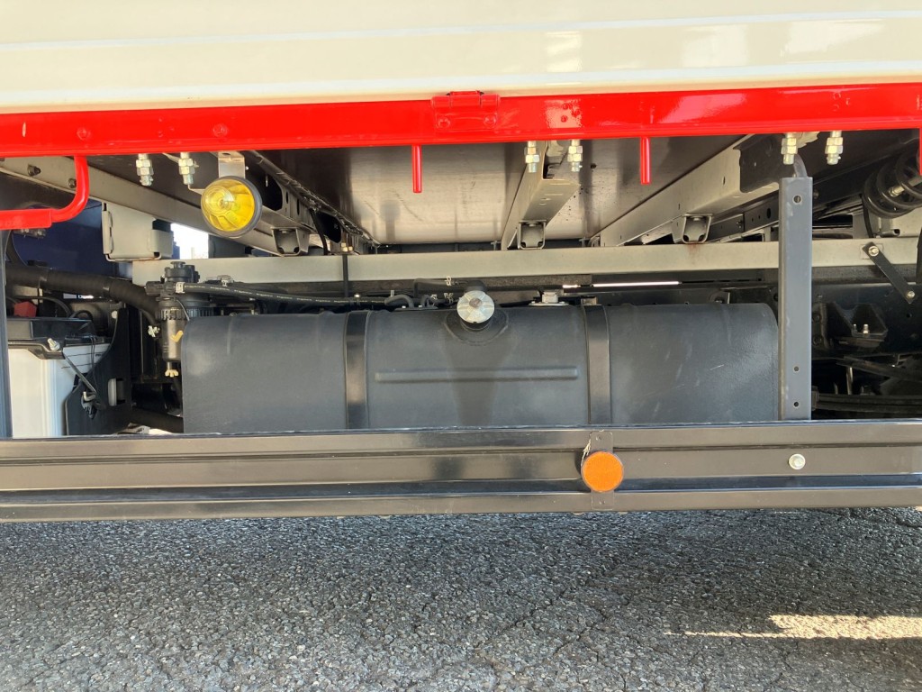 燃料タンクは100Lです。|日野 デュトロ 2RG-XZU712M(2WD)の写真21