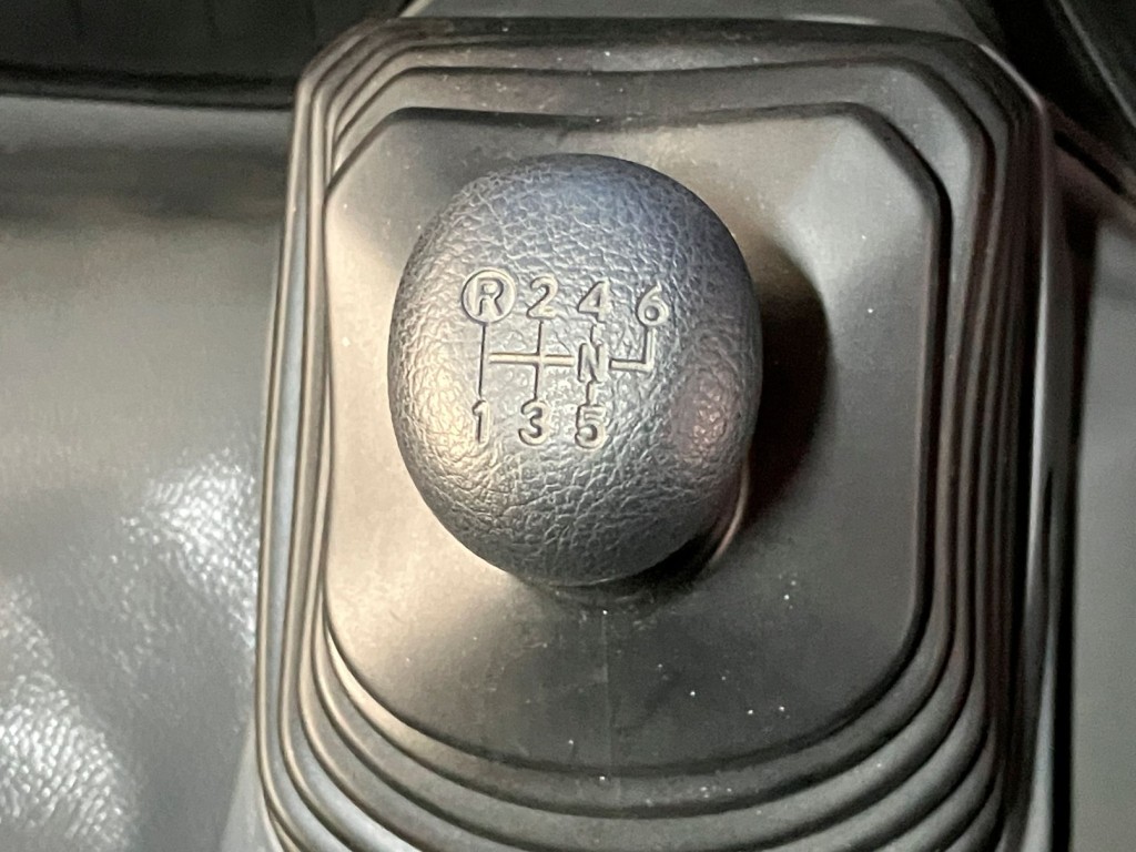 6速マニュアルです。|日野 デュトロ 2RG-XZU712M(2WD)の写真25