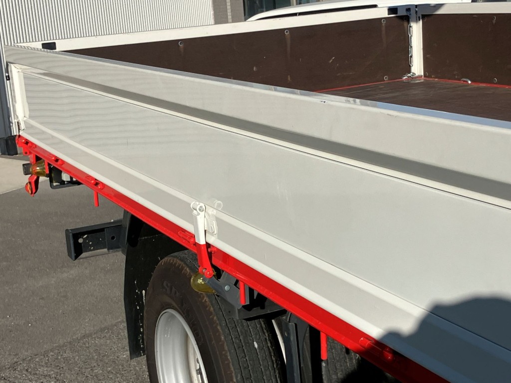 運転席側アオリに小傷があります。|日野 デュトロ 2RG-XZU712M(2WD)の写真31