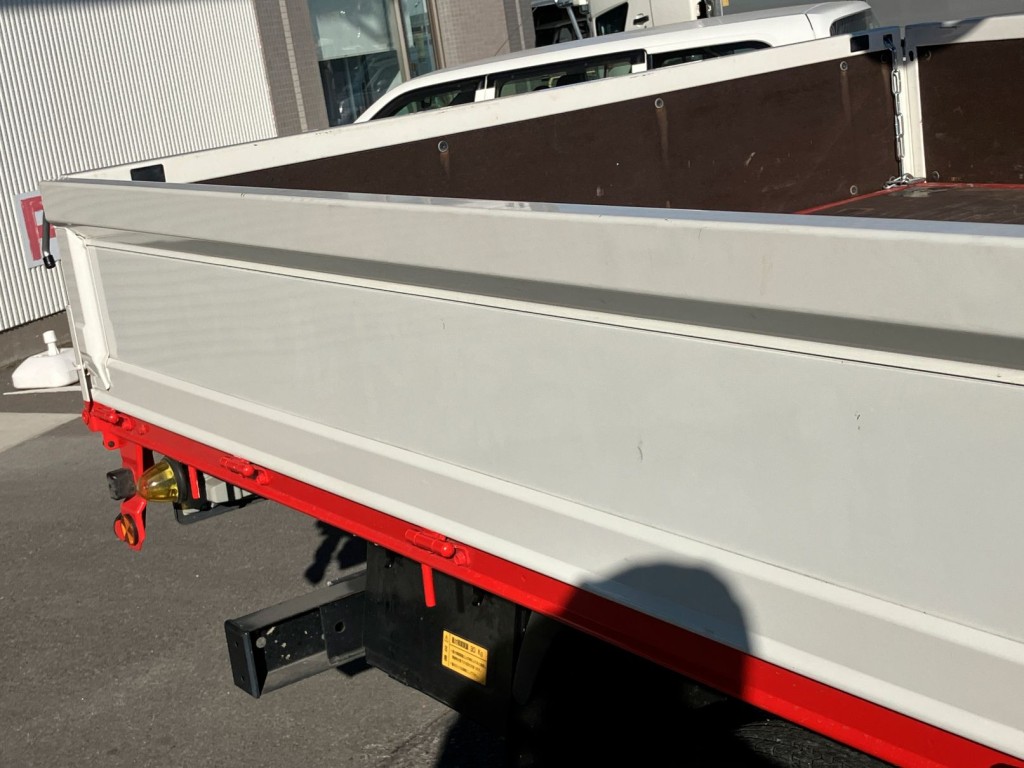 運転席側アオリに小傷があります。|日野 デュトロ 2RG-XZU712M(2WD)の写真32