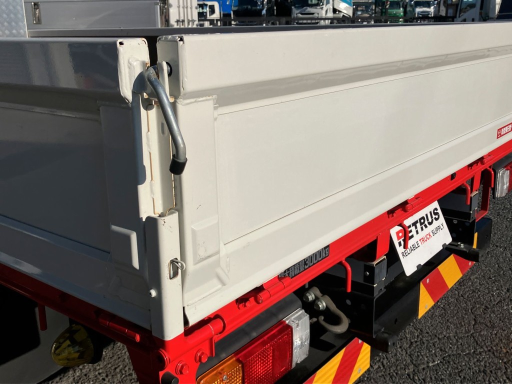 助手席側リヤアオリに小傷があります。|日野 デュトロ 2RG-XZU712M(2WD)の写真33