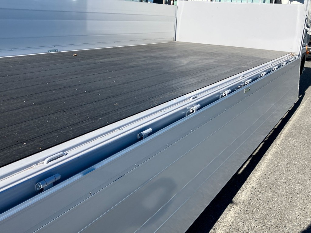 落としフックが5対付いています。|三菱 ファイター 2KG-FK62F(2WD)の写真12