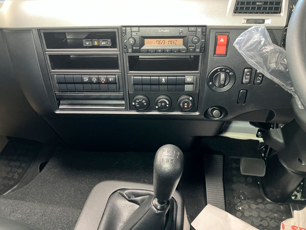 パネル周りの状態です。|三菱 ファイター 2KG-FK62F(2WD)の写真15