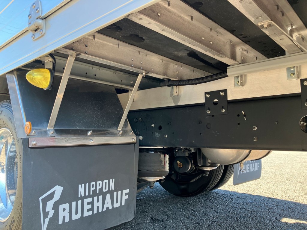 シャシとネタの状態です。ネタはアルミ製です|いすゞ フォワード 2RG-FTR90V4の写真7