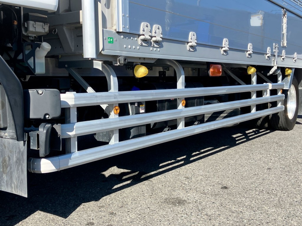 サイドバンパーはアルミ製です。|いすゞ フォワード 2RG-FTR90V4の写真13