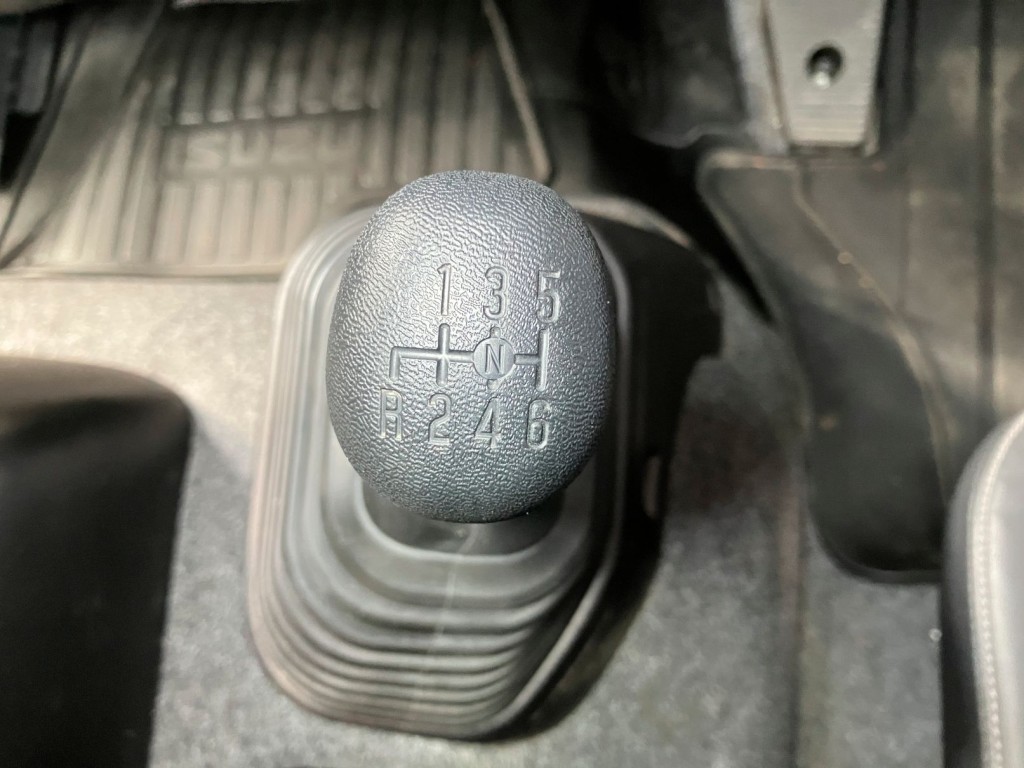 6速マニュアルです。|いすゞ フォワード 2RG-FTR90V4の写真27