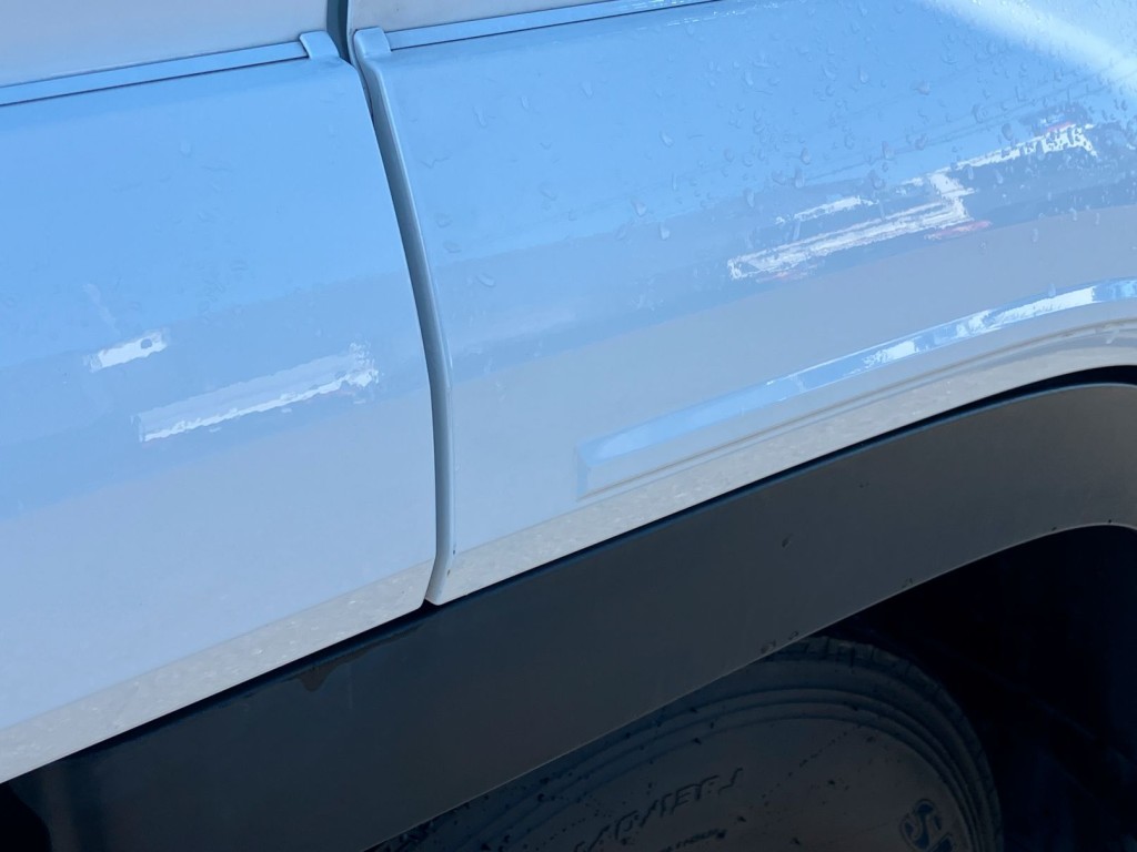 運転席側ドアフェンダー端に小傷があります。|いすゞ フォワード 2RG-FTR90V4の写真33