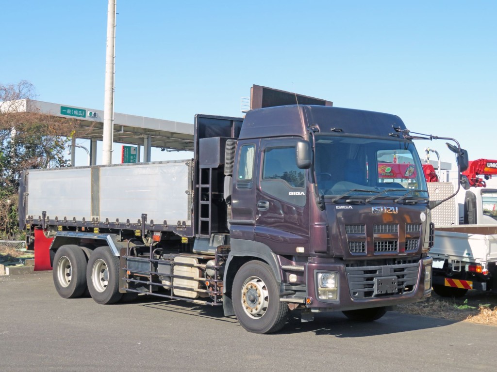 いすゞ ギガ QKG-CYM77AMの写真2