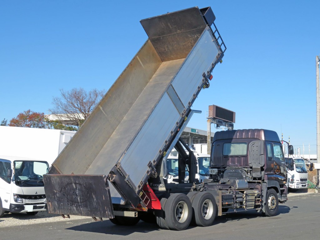 いすゞ ギガ QKG-CYM77AMの写真5