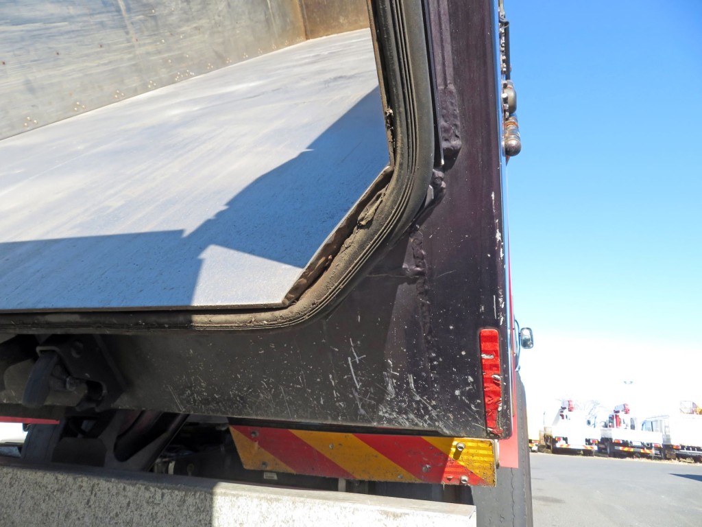 いすゞ ギガ QKG-CYM77AMの写真12