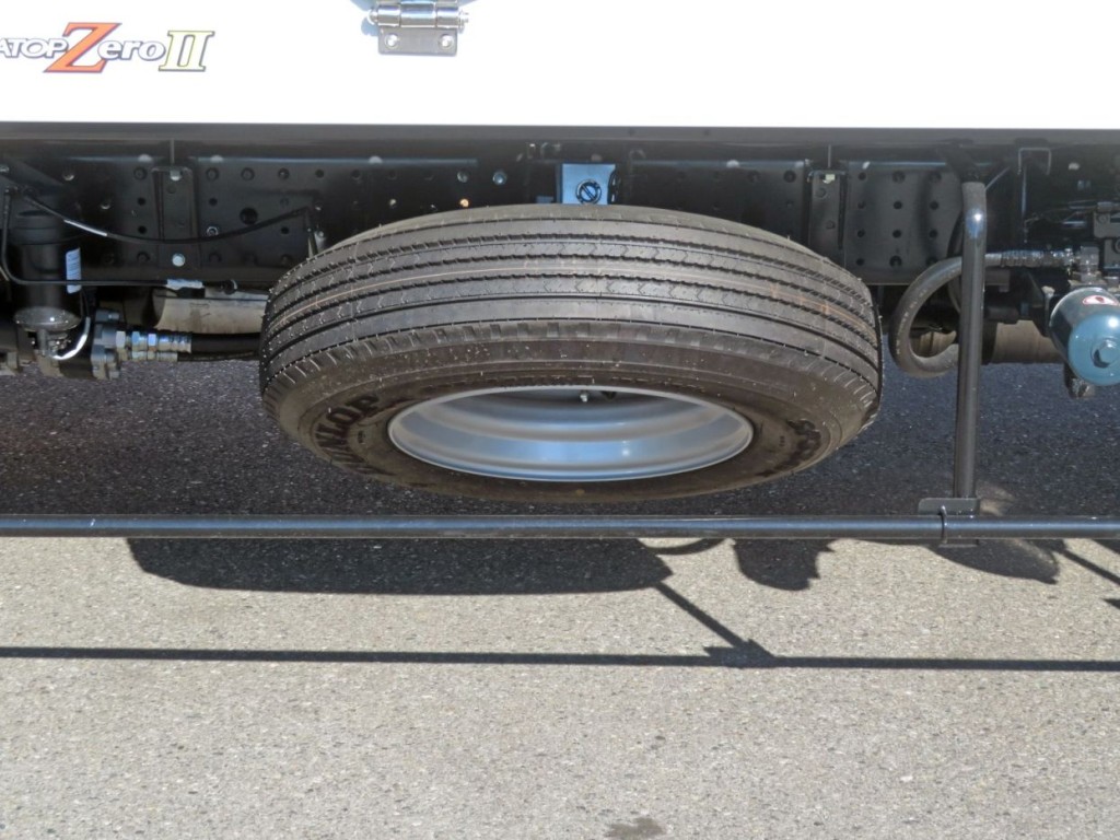 スペアタイヤ付きです。|三菱 キャンター 2PG-FEB80(2WD)の写真20