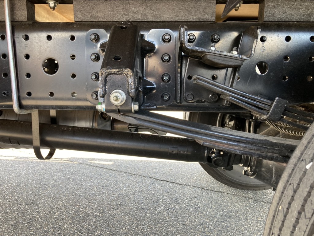 シャーシとスプリングの状態です。|三菱 キャンター 2PG-FEB80(2WD)の写真5