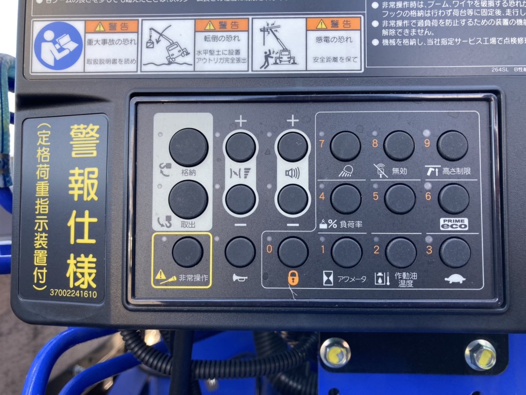 表示機の操作ボタンです。|三菱 キャンター 2PG-FEB80(2WD)の写真24