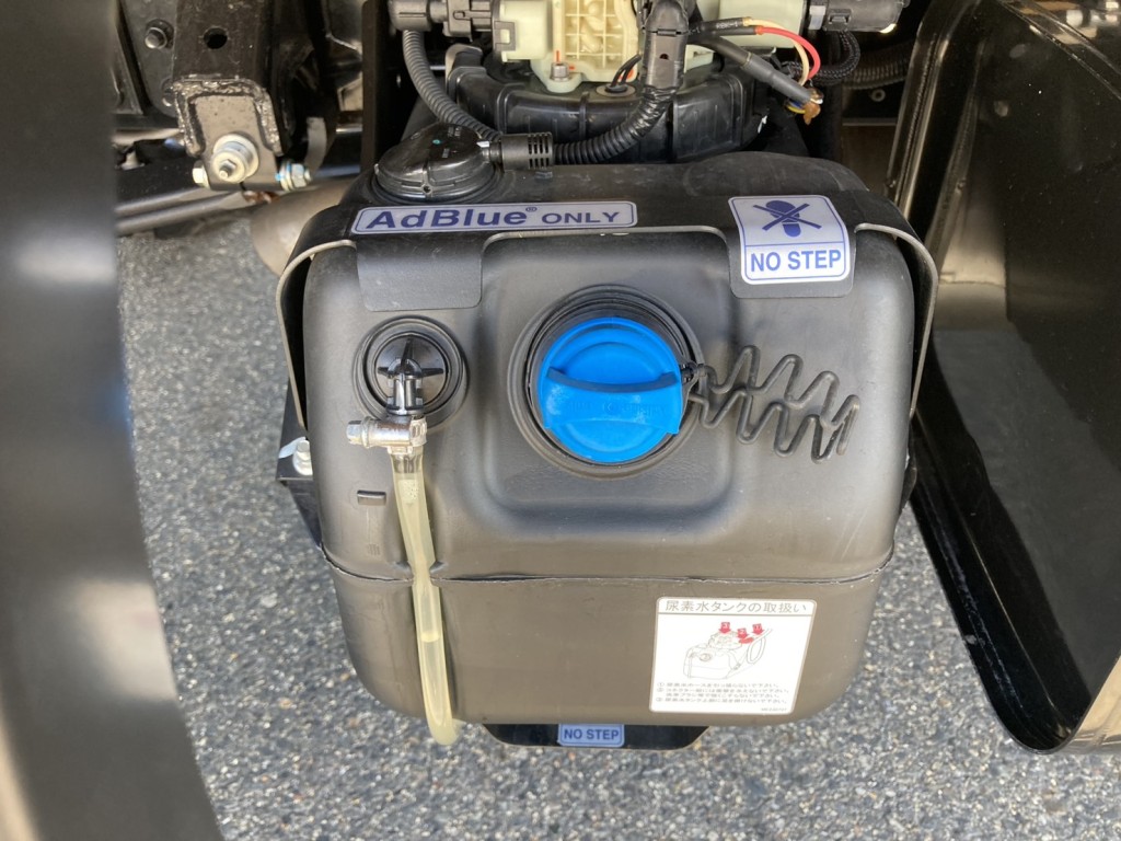 アドブルータンクです。|三菱 キャンター 2PG-FEB80(2WD)の写真33