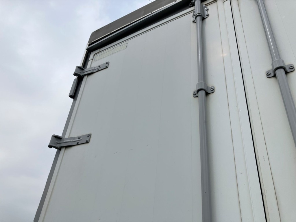 助手席リヤ扉にキズ・スレがあります。|いすゞ フォワード TKG-FRR90S2(2WD)の写真13