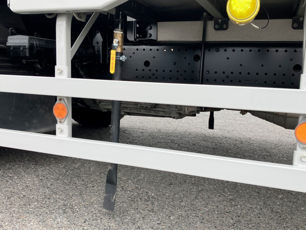 水抜きコックです。|いすゞ フォワード TKG-FRR90S2(2WD)の写真28