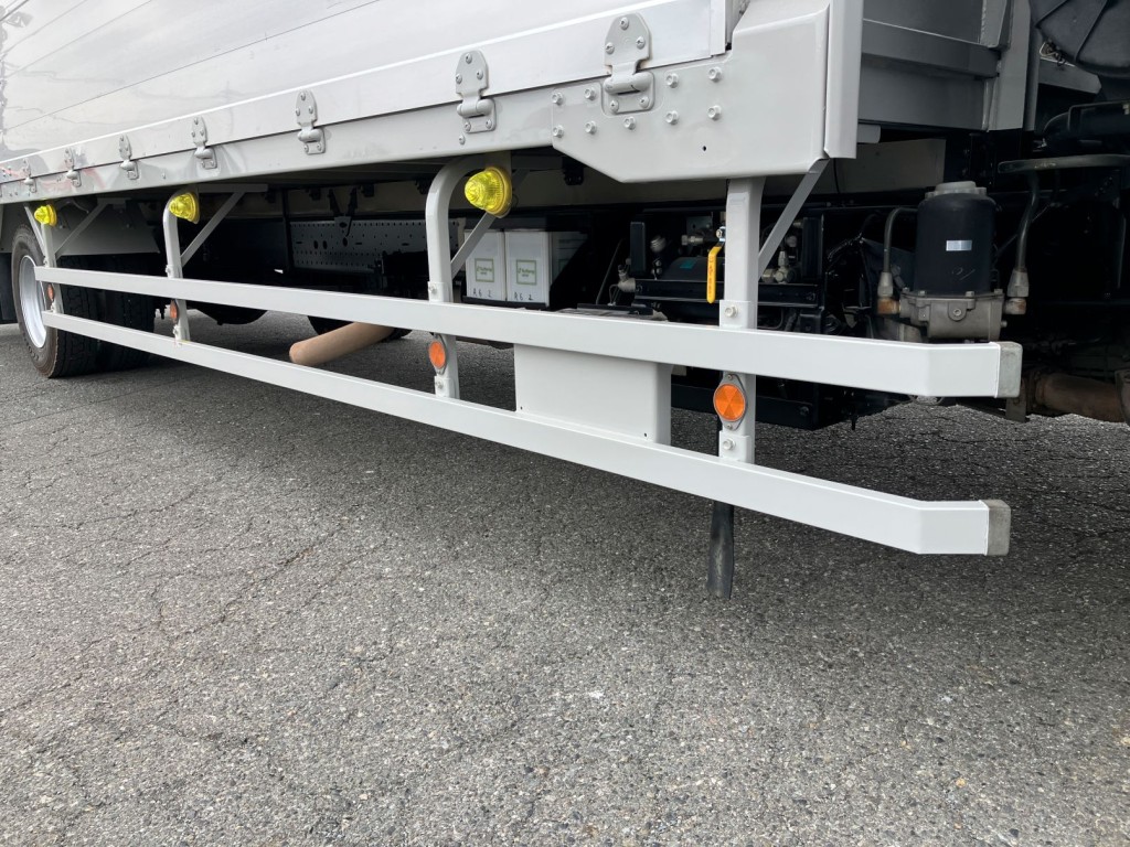 サイドバンパーは鉄製です。|いすゞ フォワード TKG-FRR90S2(2WD)の写真31