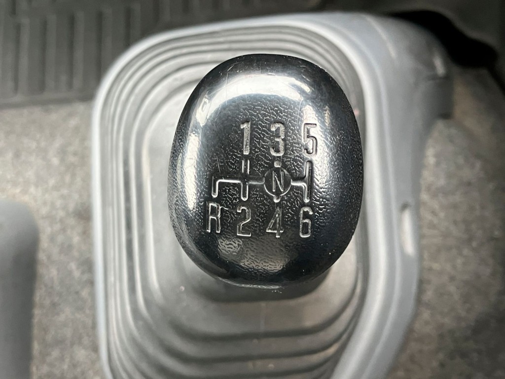 6速マニュアルです。|いすゞ フォワード TKG-FRR90S2(2WD)の写真36