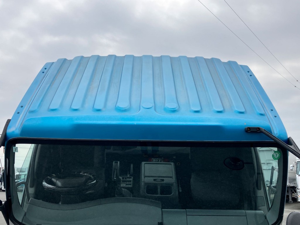 キャブルーフに色あせがあります。|いすゞ フォワード TKG-FRR90S2(2WD)の写真38