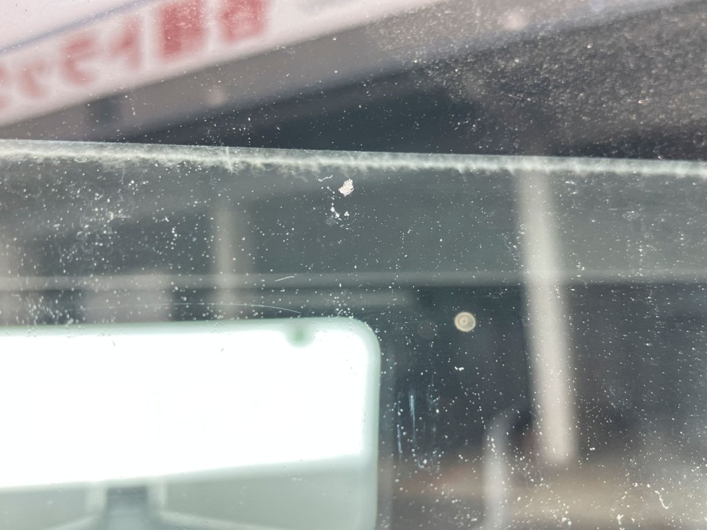 フロントガラスに小傷があります。|いすゞ フォワード TKG-FRR90S2(2WD)の写真40