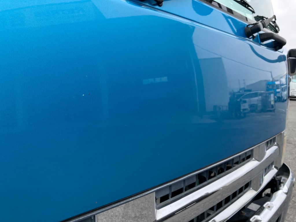 フロントパネルに飛び石キズが少しあります。|いすゞ フォワード TKG-FRR90S2(2WD)の写真41