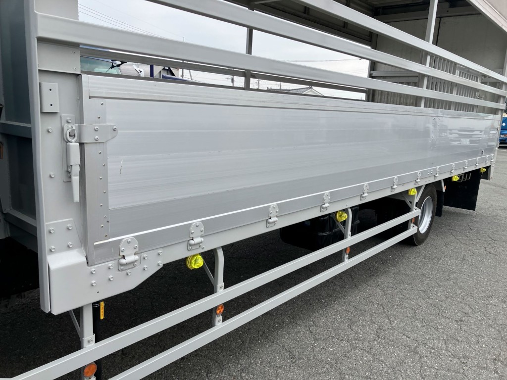 助手席側アオリ前方の状態です。キズ・スレ跡があります|いすゞ フォワード TKG-FRR90S2(2WD)の写真50