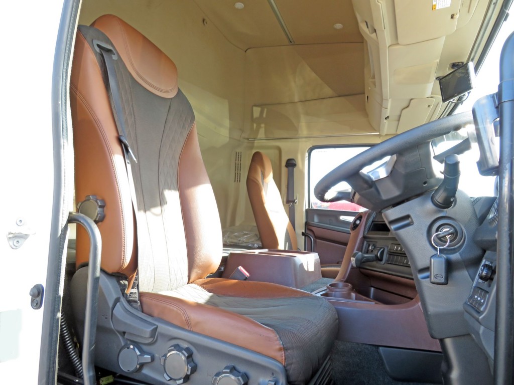 日野 プロフィア 2DG-FW1AHJの写真7