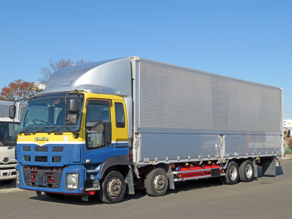 いすゞ ギガ LKG-CYJ77Aの写真1