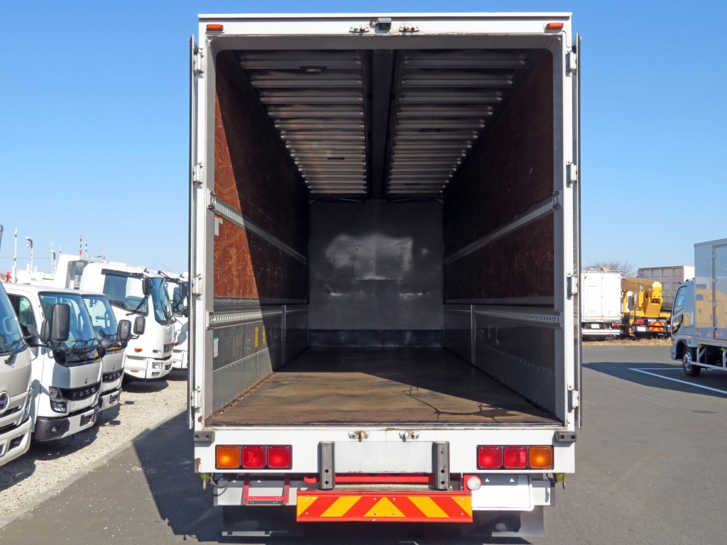 いすゞ ギガ LKG-CYJ77Aの写真8