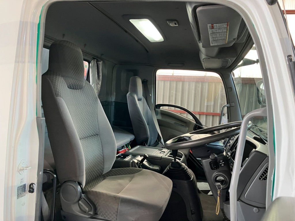 乗車定員は2名です。|いすゞ フォワード PKG-FSR34S2の写真5