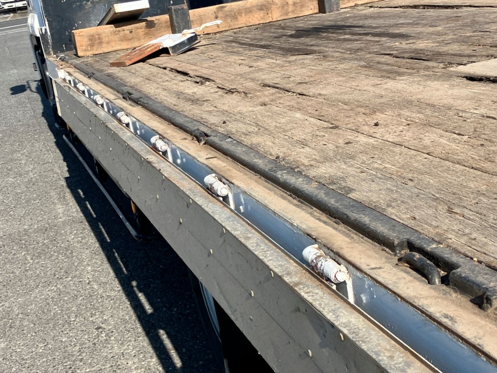 落としフックが5対付いています。|いすゞ フォワード PKG-FSR34S2の写真11