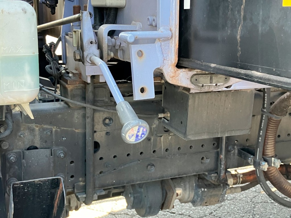 クレーンの操作レバーの状態です。|いすゞ フォワード PKG-FSR34S2の写真14