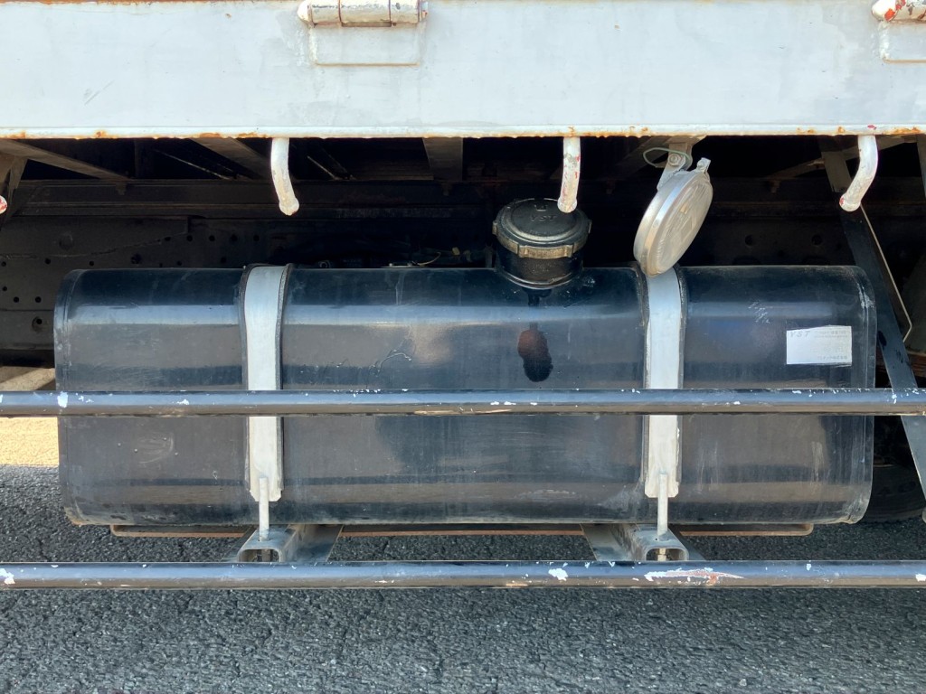燃料タンクは150L鉄製です。|いすゞ フォワード PKG-FSR34S2の写真26