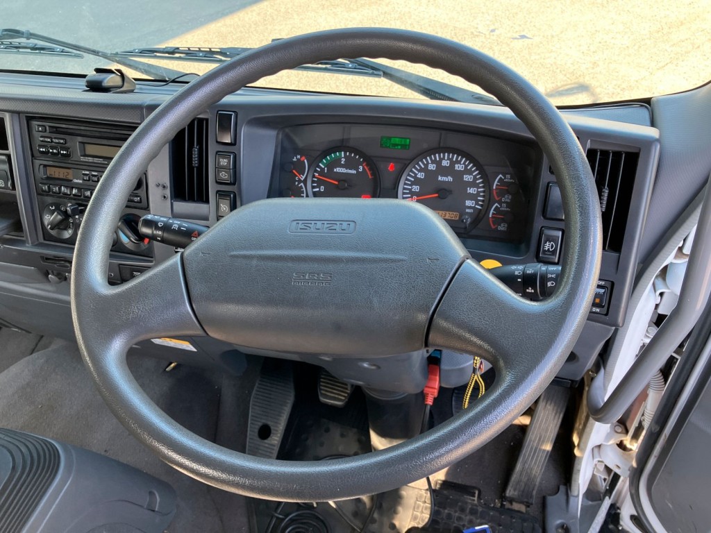 メーター周りの状態です。ハンドルグリップに擦れがあります|いすゞ フォワード PKG-FSR34S2の写真31