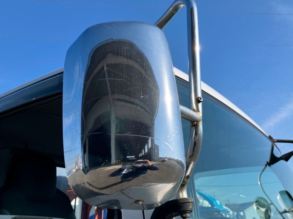 運転席側ミラーカバーに擦れキズがあります。|いすゞ フォワード PKG-FSR34S2の写真45